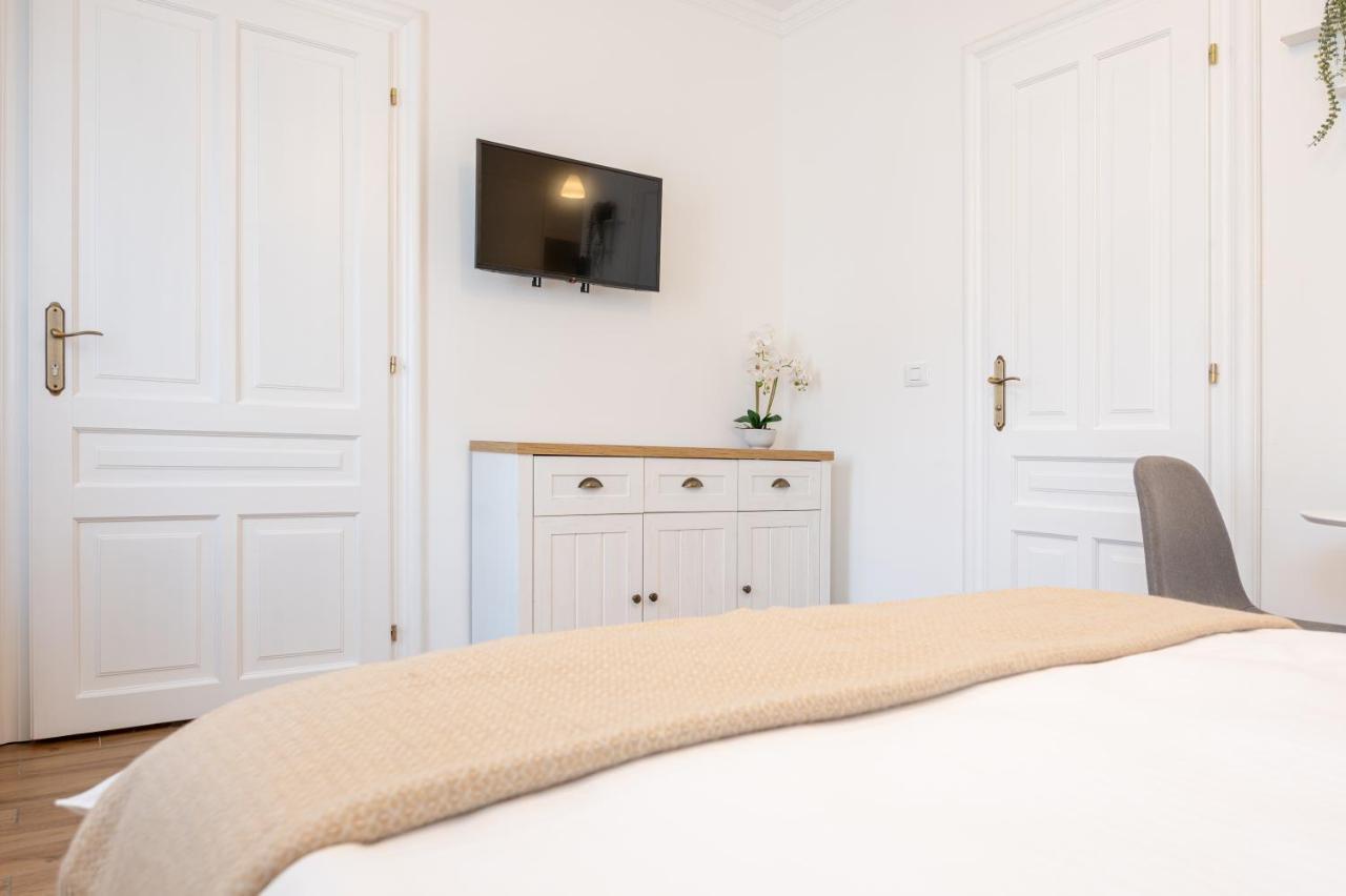 Central Park Rooms Oradea Exterior foto